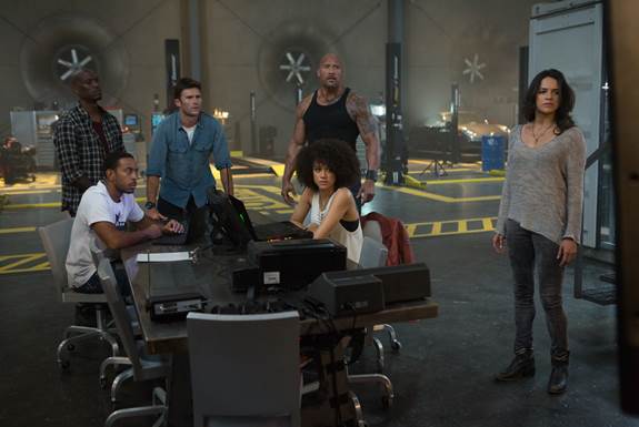 Fast & Furious 8 chính thức cho ra lò MV nhạc phim Go Off (5) Fast & Furious 8 chính thức cho ra lò MV nhạc phim Go Off (5)