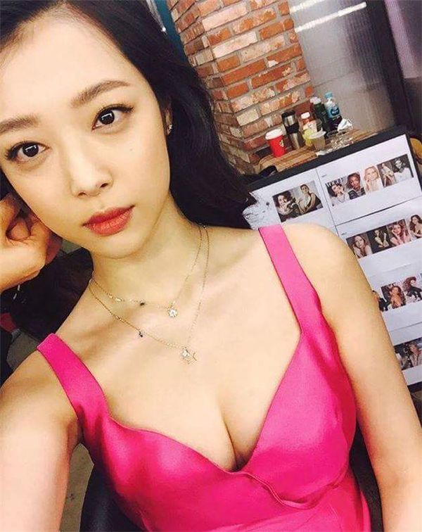 Sau bom xịt Real, gái hư Sulli quyến rũ hở bạo trên tạp chí Playboy (2)