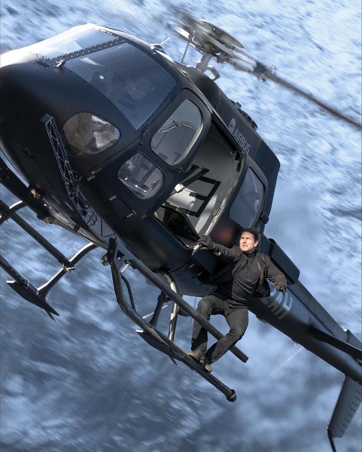 Hết đu máy bay, Tom Cruise lạiđu trực thăng trong Mission: Impossible 6 - Fallout (1)