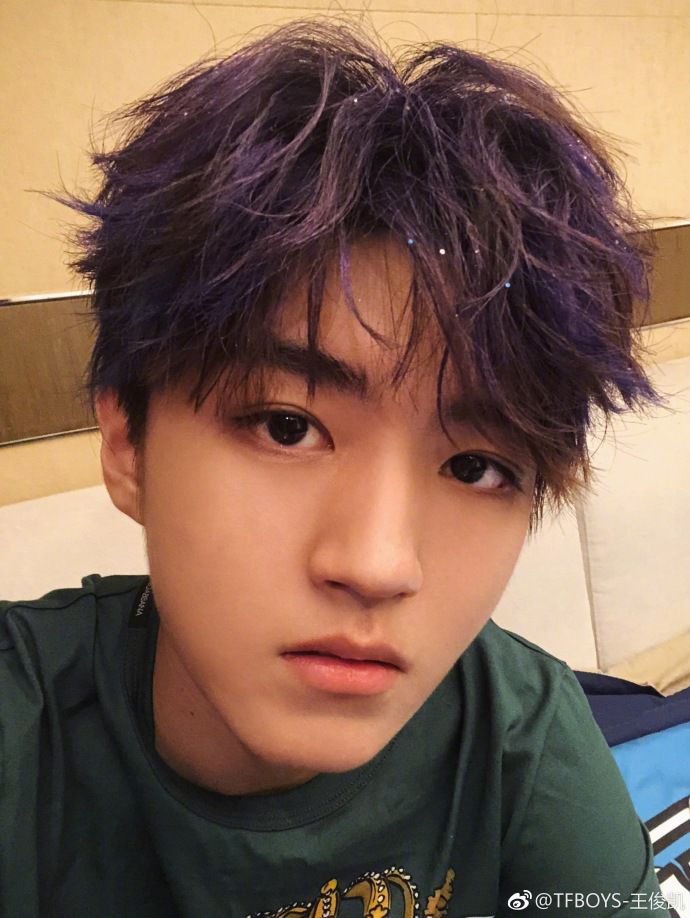 Profile Vương Tuấn Khải: Tiểu Khải lão vương của nhóm nhạc TFBoys (2)