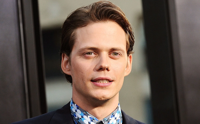 Những vai diễn ám ảnh của mỹ nam "tắc kè hoa" Bill Skarsgard  - 1