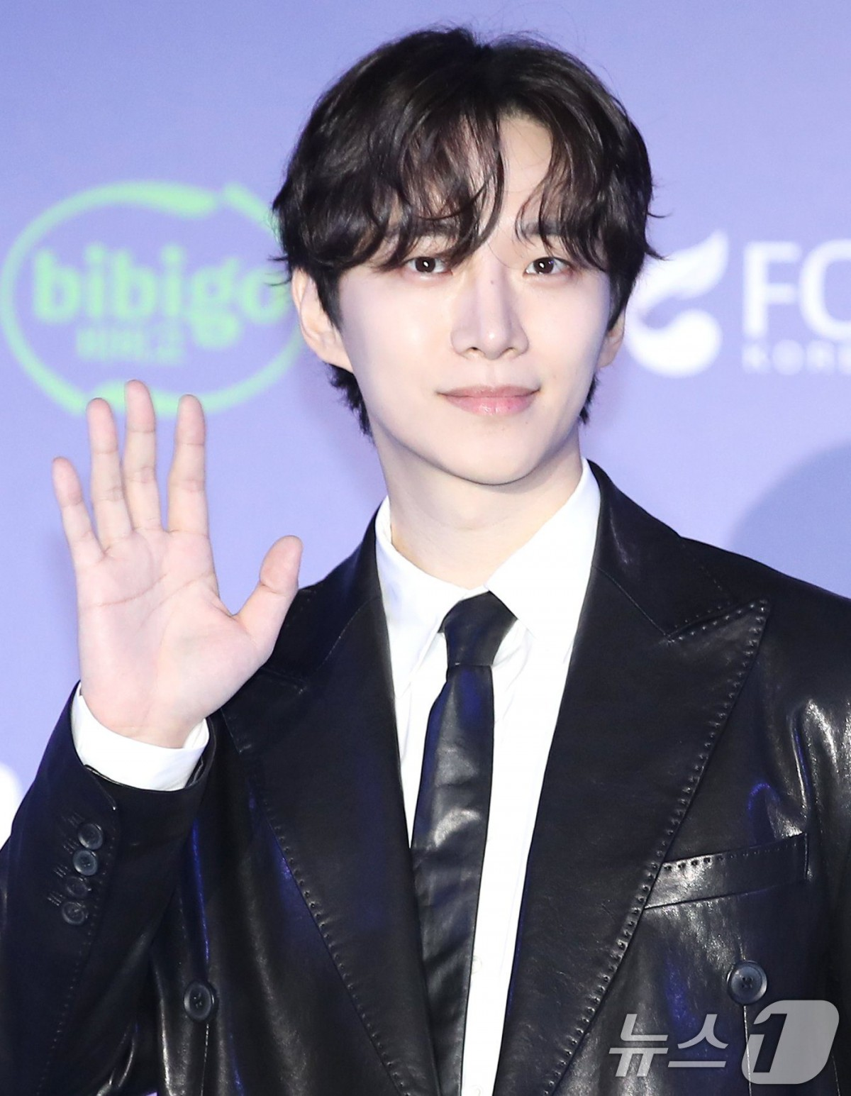 Lee Jun Ho có “cú bắt tay” đáng mong đợi cùng Hwang Jung Min 2